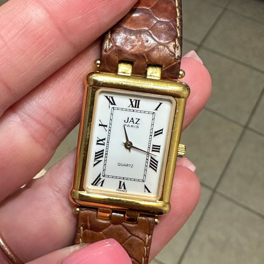 Vintage Jazz watch with square face and genuine leather band